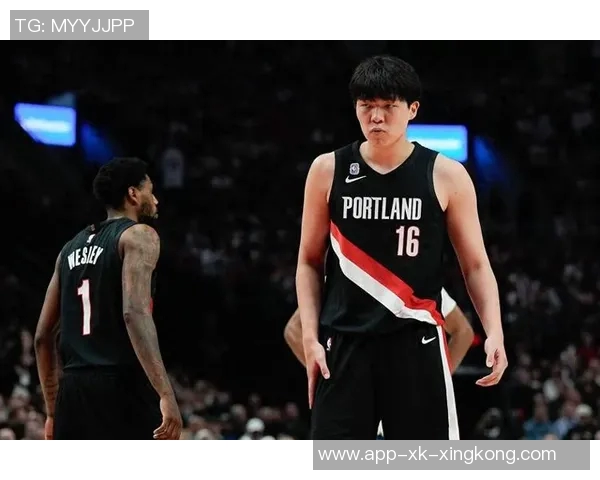 杨瀚森连续出战八场后首度缺席比赛上半场未能上场引发关注